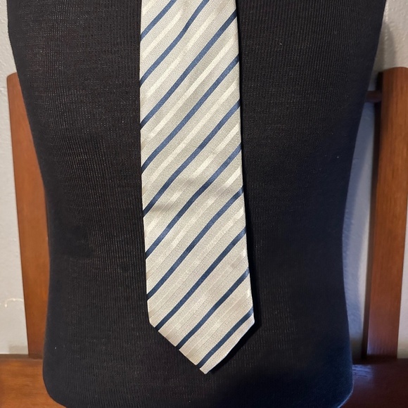 AUTHENTIC EMPORIO ARMANI 100% SILK NECKTIE TIE BLUE SILVER STRIPE - Picture 2 of 5